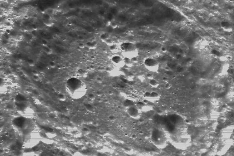 ยานอวกาศของ NASA ฉายภาพดวงจันทร์ที่น่าขนลุกกลับมา